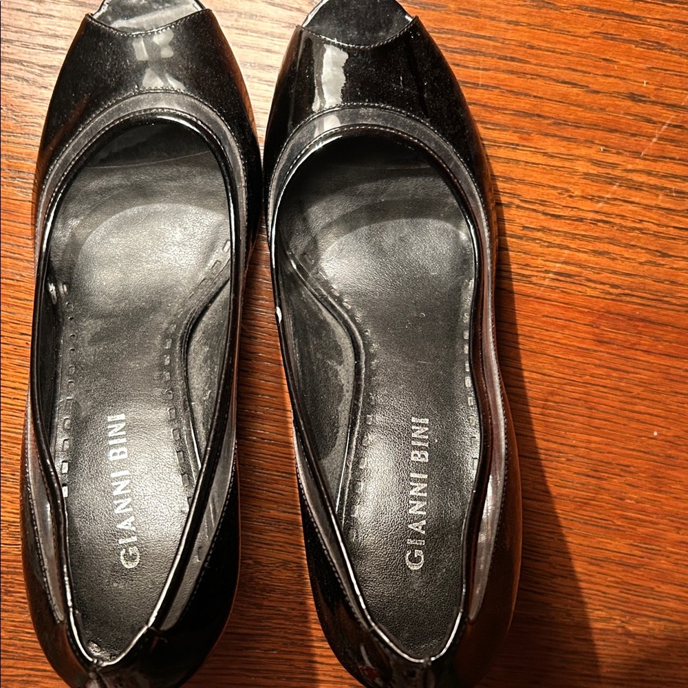 Gianni Bini Black heels size 7.  Lightly worn.